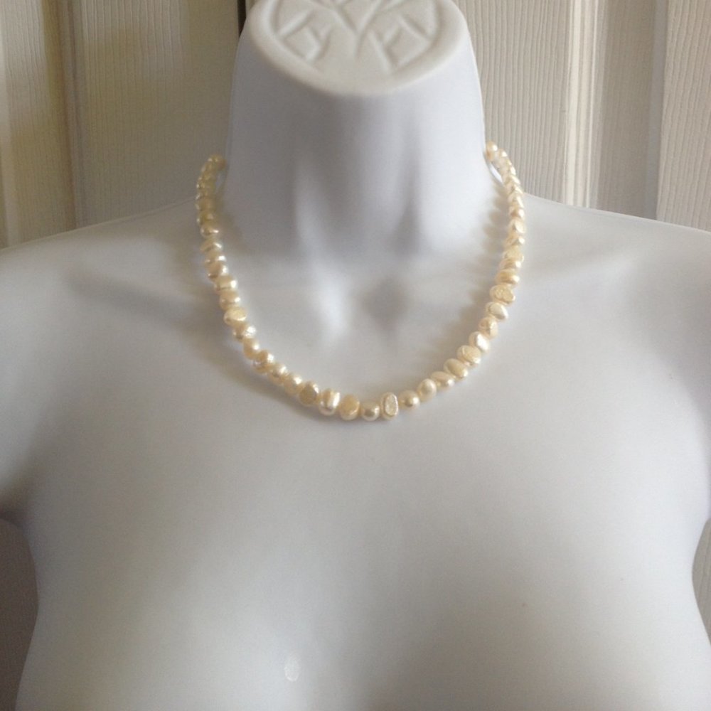 Freshwater Pearl Necklace 14k Gold Clasp 18"